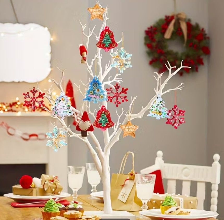 Vista 2 de Adornos Navideños en Resina Epoxi – Set Personalizado Vista 2 de Adornos Navideños en Resina Epoxi – Set Personalizado