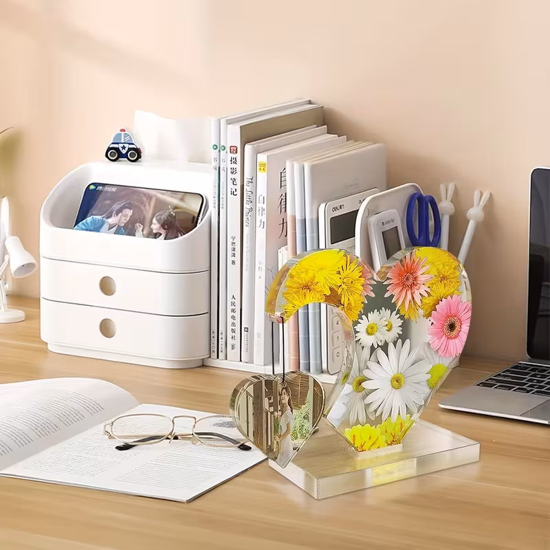 Vista 2 de Marco Corazón Navideño en Resina Epoxi – Personalizado Vista 2 de Marco Corazón Navideño en Resina Epoxi – Personalizado