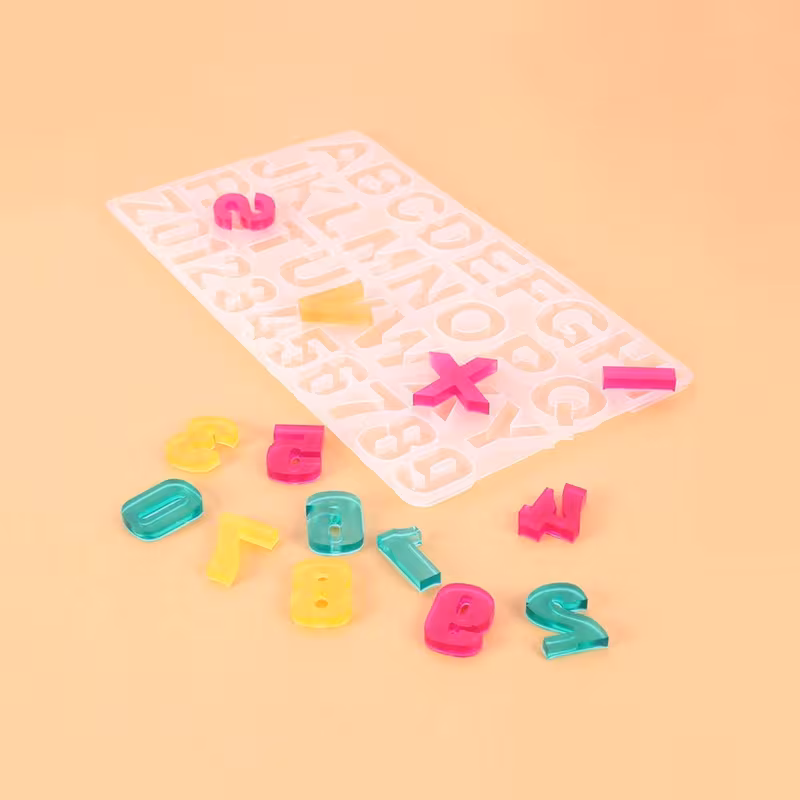 Imagen 2 de Llaveros Personalizados con Letras y Números en Resina Epoxi Imagen 2 de Llaveros Personalizados con Letras y Números en Resina Epoxi